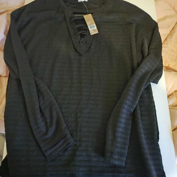 BKE Black Sweater - Medium- Super Soft- NWT - Picture 2 of 2